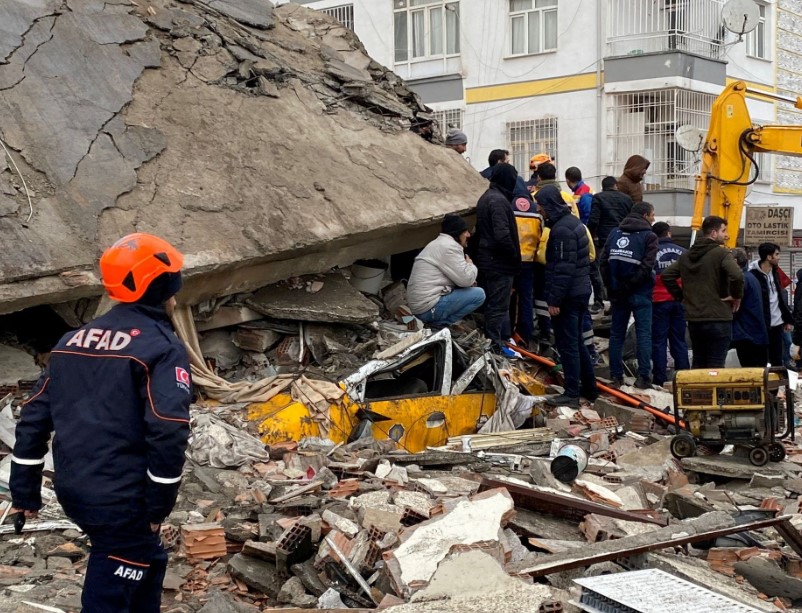 Число жертв землетрясения в Турции и Сирии превысило 2300 человек