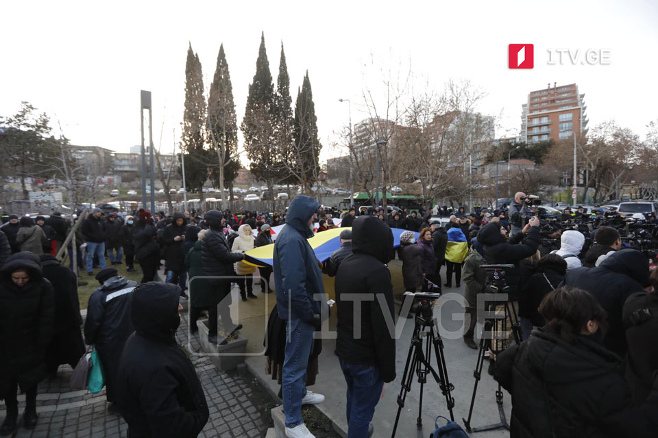 “Milli Hərəkat”ın üzvləri Ədliyyə Nazirliyinin yaxınlığında aksiya keçiriblər