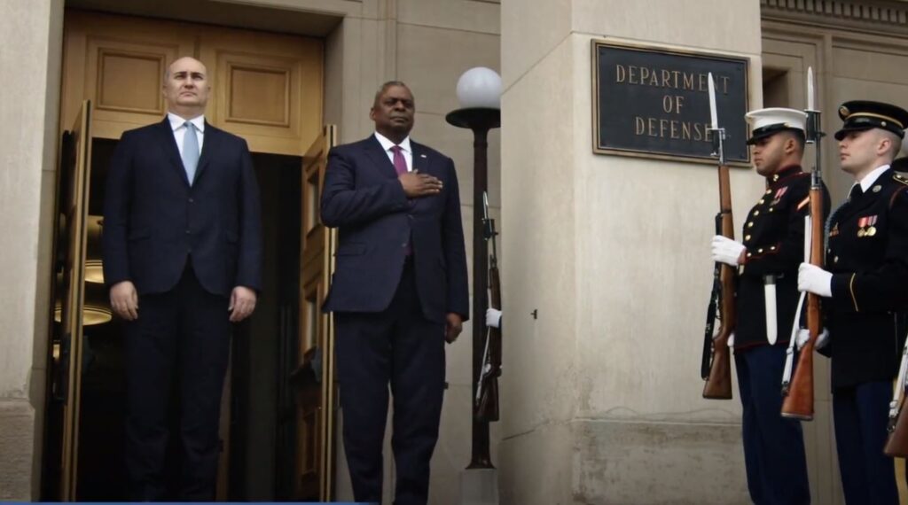 Посольство США - Министр обороны США тепло принял Джуаншера Бурчуладзе в Пентагоне, где Ллойд Остин еще раз подтвердил свою непоколебимую поддержку суверенитета и территориальной целостности Грузии