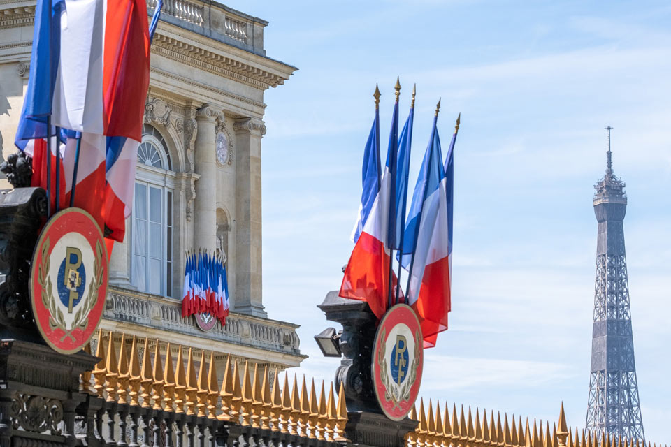 МИД Франции призывает своих граждан немедленно покинуть Беларусь