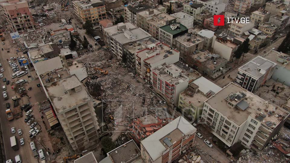 По последним данным, в результате землетрясения в Турции погибло более 35 тысяч человек, а число погибших в Сирии приблизилось к 6 тысячам
