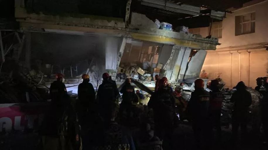 Число погибших в результате двух землетрясений в турецкой провинции Хатай возросло до шести, пострадали 294 человека