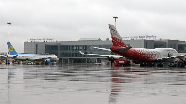 Воздушное пространство аэропорта Санкт-Петербурга было закрыто из-за появления неопознанного летающего объекта