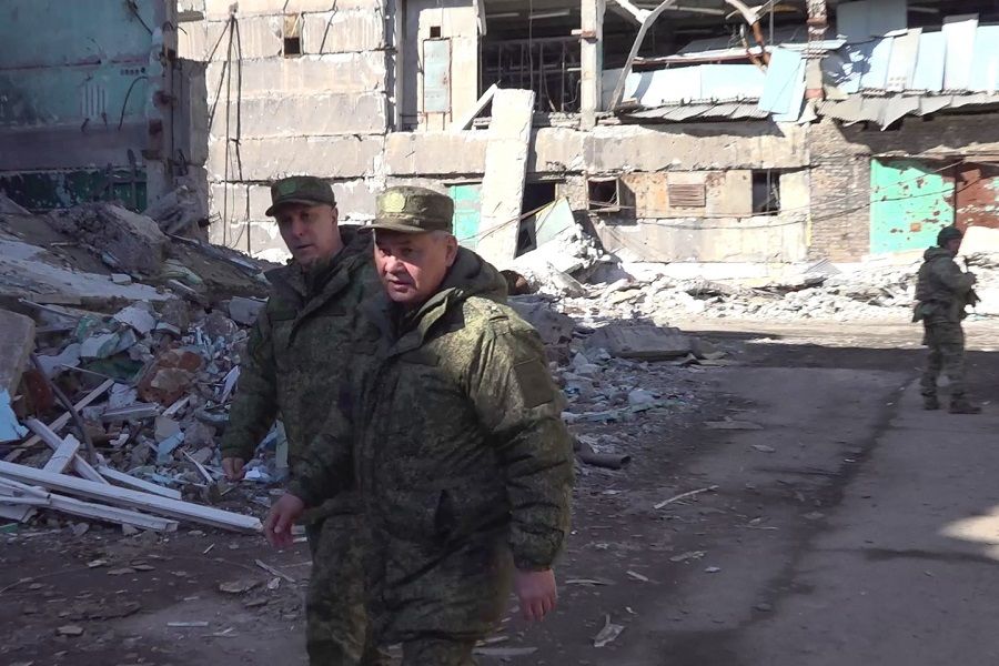 Минобороны РФ - Сергей Шойгу находился на одном из командных пунктов на Южно-Донецком направлении