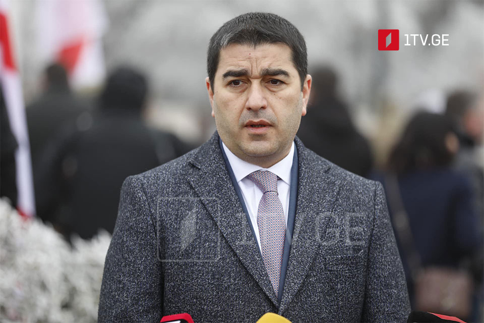 Şalva Papuaşvili - parlamentin qadın üzvlərinin necə vahiməyə salındığını yeni seçilmiş xalq müdafiəçisindən eşitdik, bu, parlament üzvünün azad mandatına birbaşa müdaxilədir