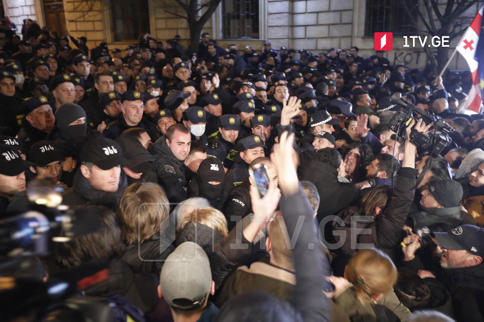 Riot police force protesters out of Parliament's vicinity