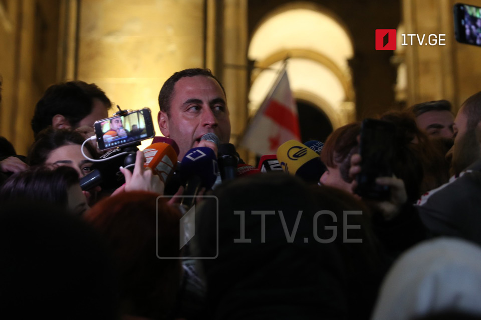 Strategy Agmashenebeli leader urges protesters to encircle parliament building