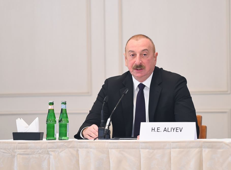 Ильхам Алиев - Надеемся в следующем году завершить расширение грузинского участка железной дороги Баку-Тбилиси-Карс