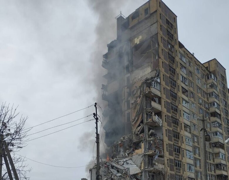Российские военные нанесли авиаудары по украинскому городу Авдеевка, ракеты попали в жилой корпус