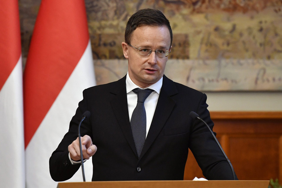 Петер Сийярто - Венгрия устала от западной критики