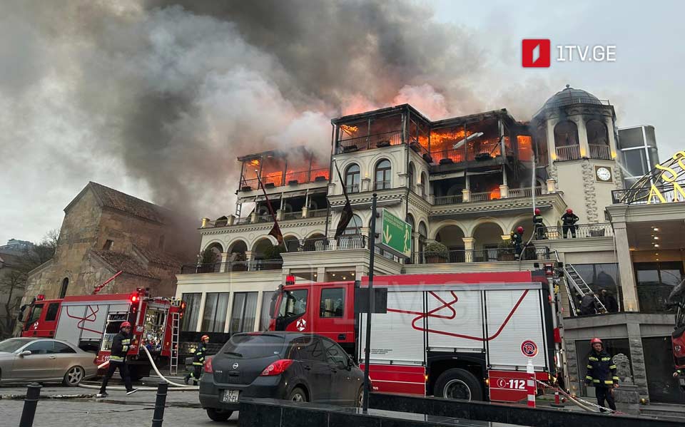 Задержанный по делу о пожаре в тбилисской гостинице «Амбассадор» не признал вину и воспользовался правом на молчание