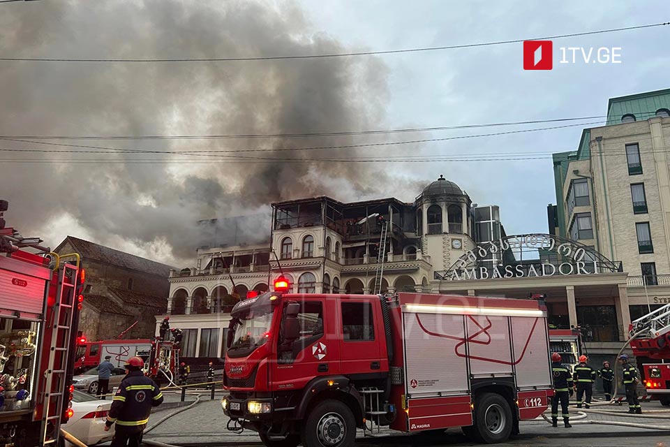 Полиция задержала одного человека в связи с пожаром в тбилисской гостинице "Амбассадор"