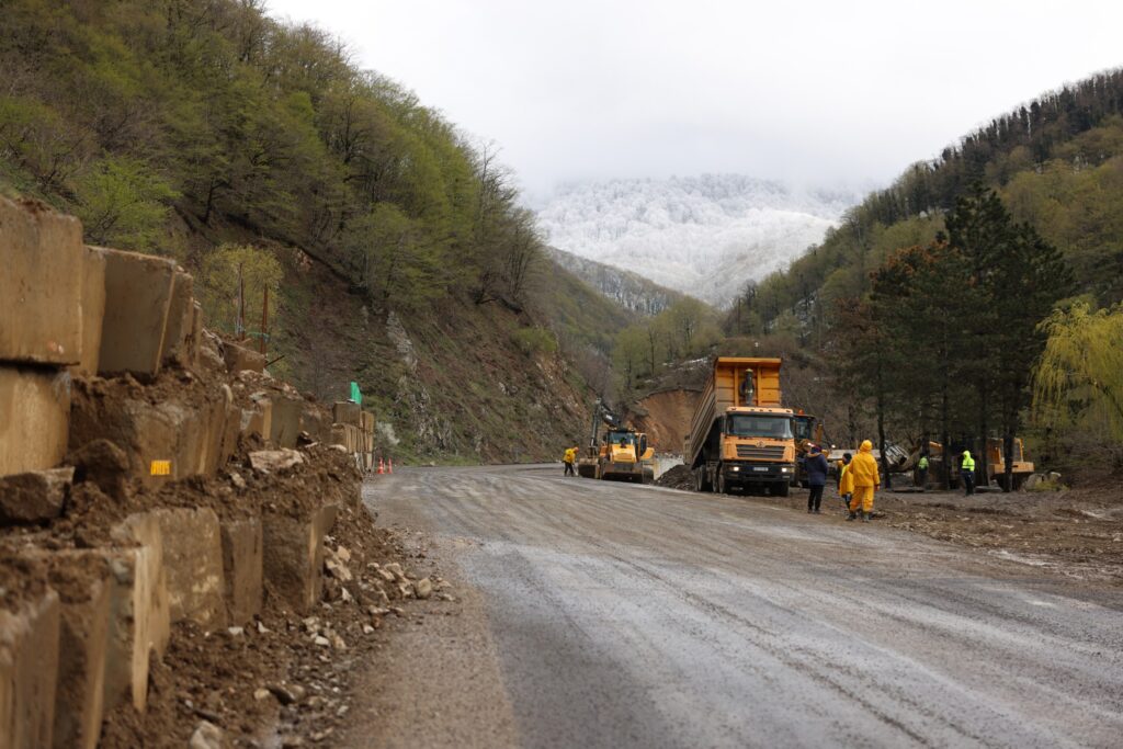 Complex study of Rikoti Pass road continues