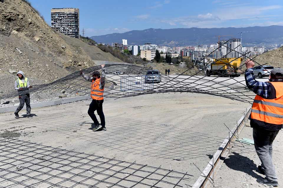 Marşal Qelovani prospekti ilə Muxran Machavariani küçəsini birləşdirən yeni yolun tikintisi aprelin sonunda başa çatacaq