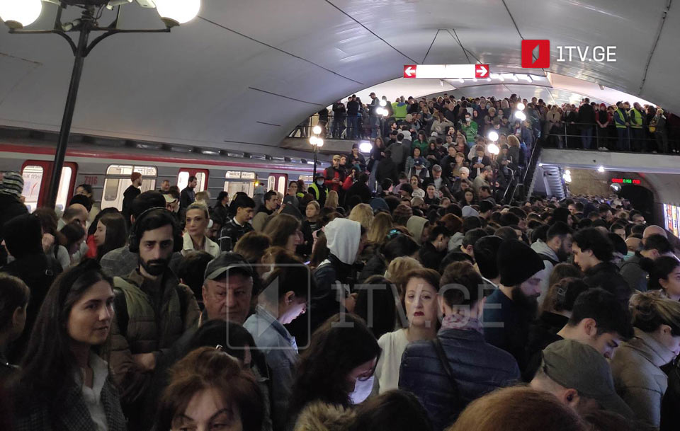 Metronun Saburtalo xəttində ləngimə var idi