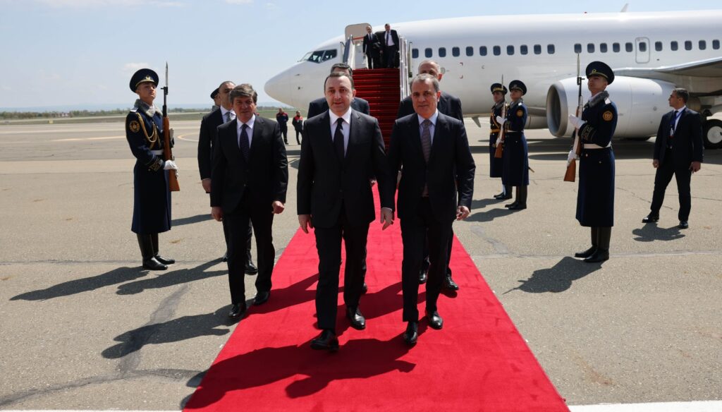 PM begins his visit to Azerbaijan