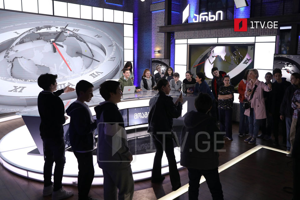 GPB First Channel hosts pupils from Vekua Physics-Mathematical School 42