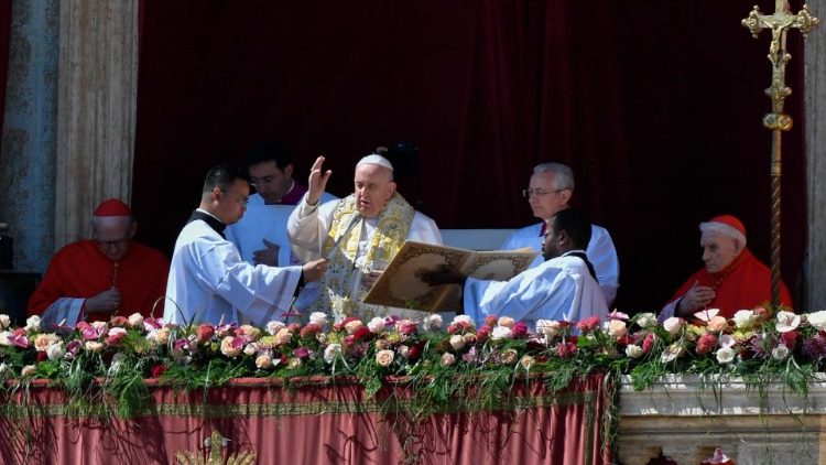 Папа Римский обратился к верующим с традиционным пасхальным посланием