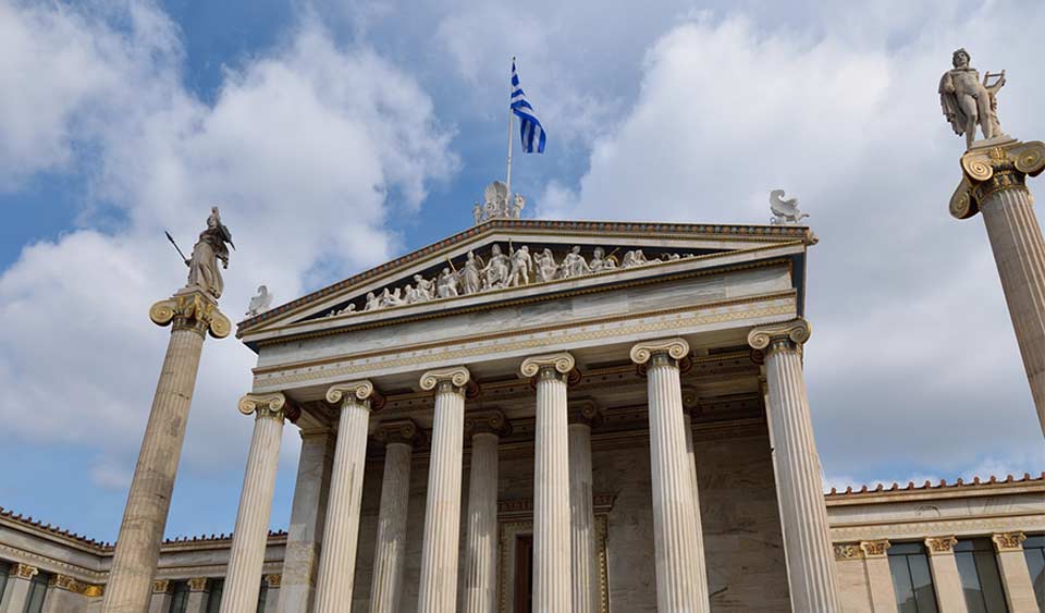 Yunanıstanın Ali Məhkəməsinin vitse-prezidenti mübahisəli seçki qanun layihəsinə görə istefa verib