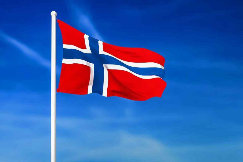 Норвегия высылает из страны 15 сотрудников посольства России