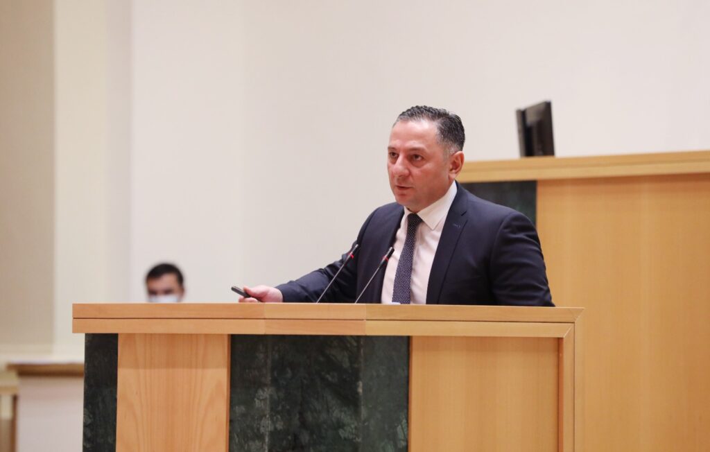 «Группа реформ» вызывает Вахтанга Гомелаури в парламент