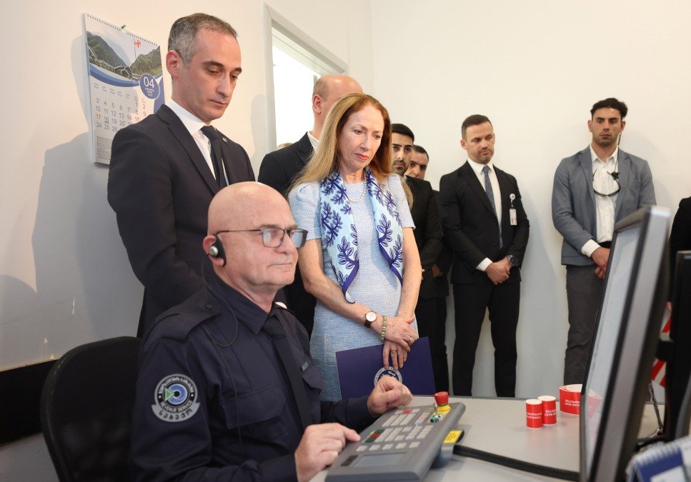 U.S. donates X-ray unit for rapid baggage scanning to Batumi Airport