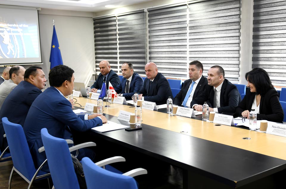 Finance Ministry's Investigative Service hosts Kazakh delegation