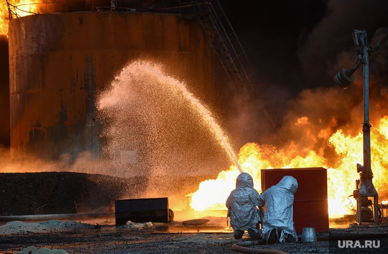 В России горит резервуар нефтепродуктов в Краснодарском крае