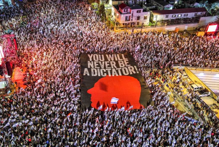 İsraildə, məhkəmə islahatına etiraz etmək üçün, yenə də minlərlə insan toplaşdı