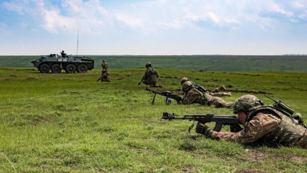 По сообщению Минобороны Румынии, в стране начались учения Сил спецопераций НАТО и партнеров, в которых в качестве наблюдателей участвуют представители Грузии