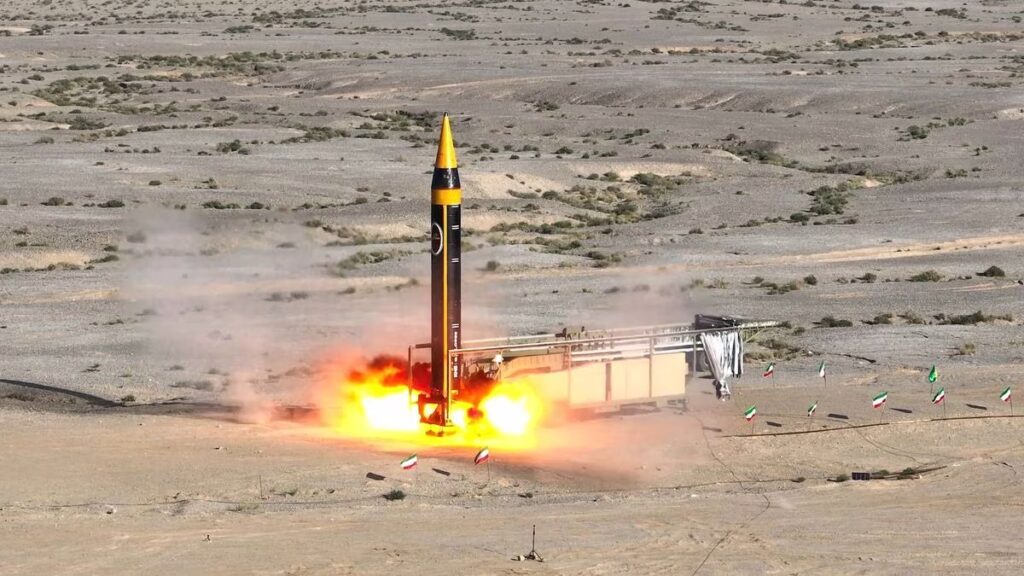 İran ən son ballistik raketini təqdim edib