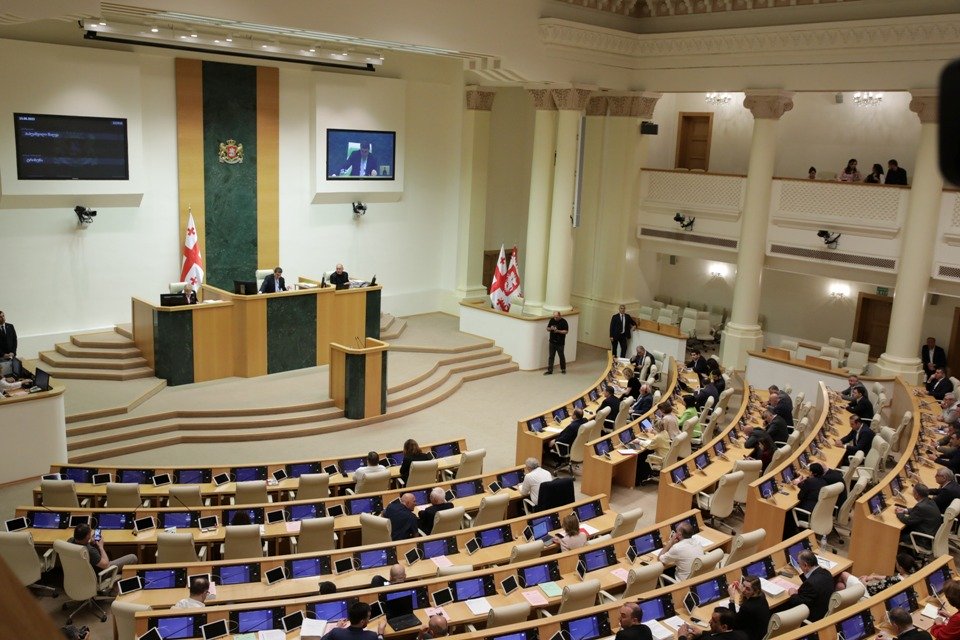 Парламент не поддержал законопроект «О деолигархизации» в третьем чтении
