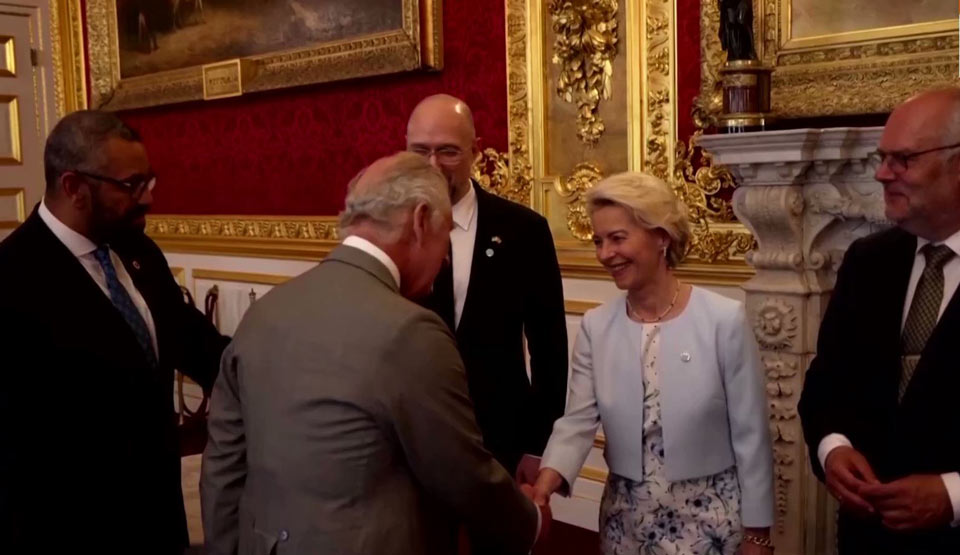 Король Великобритании принял дипломатов в Лондоне перед конференцией по восстановлению Украины
