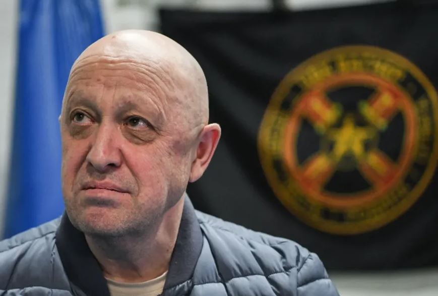 По сообщению российских СМИ, Евгений Пригожин остается под следствием по делу об организации мятежа
