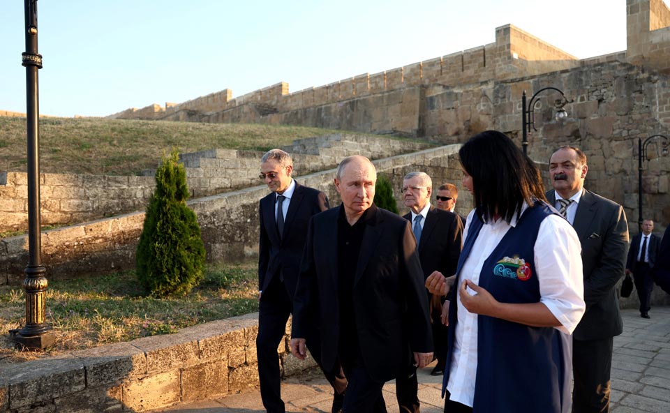 Vladimir Putin Dağıstana getdi
