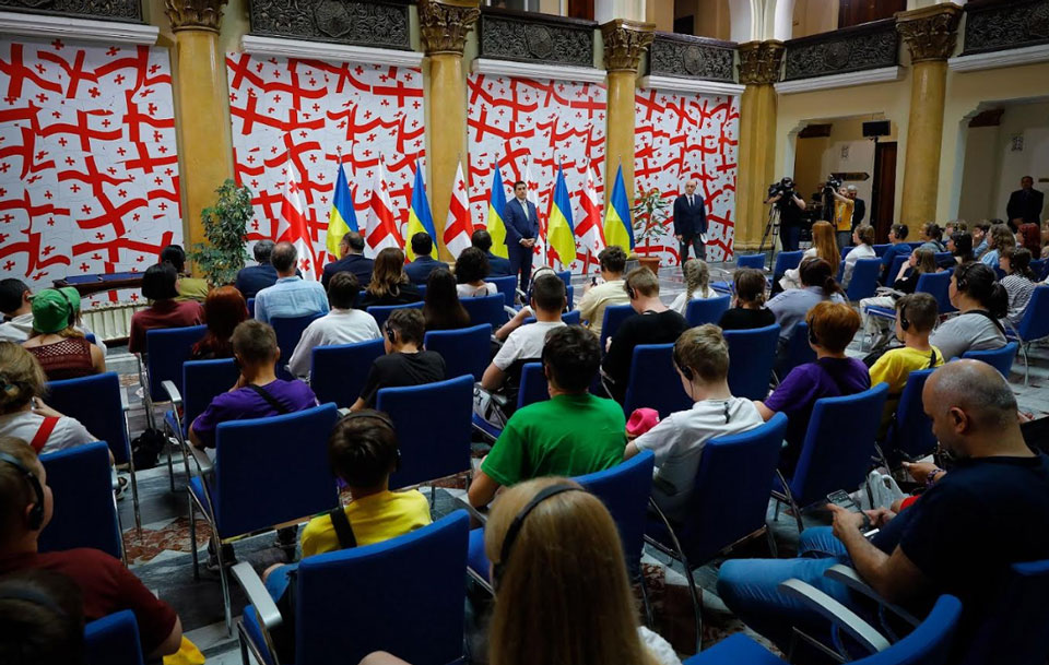 Georgian Parliament hosts Ukrainian youngsters