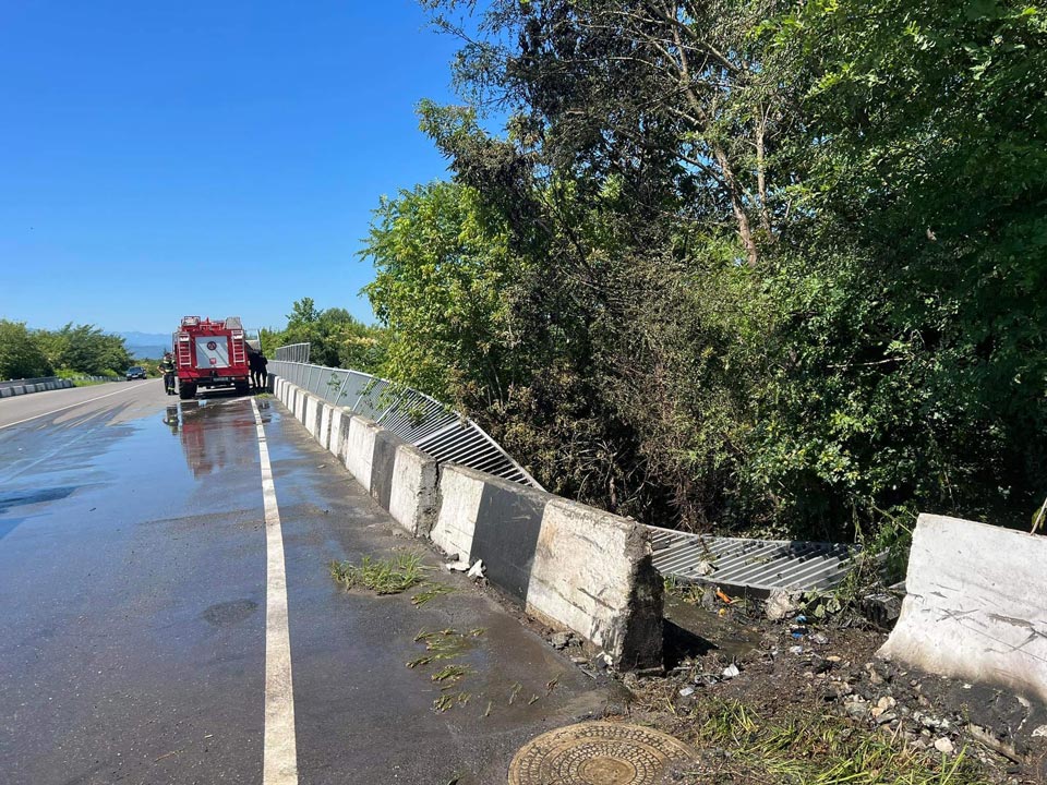 Kutaisi Hava Limanı yaxınlığında baş verən yol-nəqliyyat hadisəsi nəticəsində 5 nəfər həlak olub