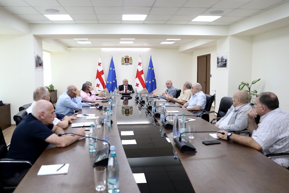 Health Minister meets doctors in Council of Advisors format