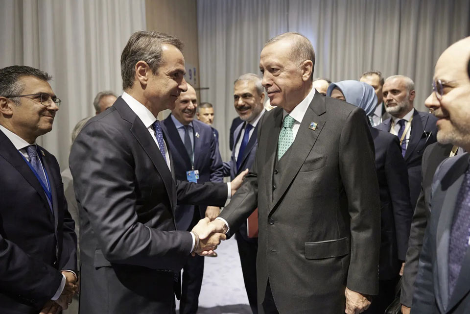  Yunanıstanın baş naziri Türkiyə prezidenti ilə görüşdən sonra bəyan etdi ki, iki ölkə münasibətləri yeniləməyə hazırdır