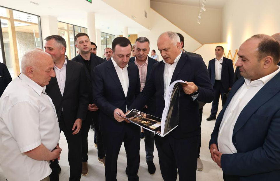 Иракли Ҕарибашвили Они иҟоу Атәылаҿацәҭҵааратә музеи ибеит