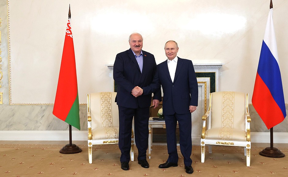 Александр Лукашенко заявил во время встречи с Владимиром Путиным, что бойцы «Вагнера» просятся на «экскурсию» в Польшу