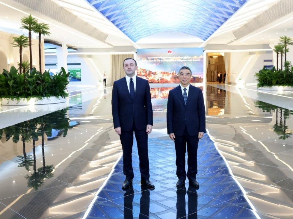 Georgian PM visits Huawei’s Executive Briefing Center in Beijing