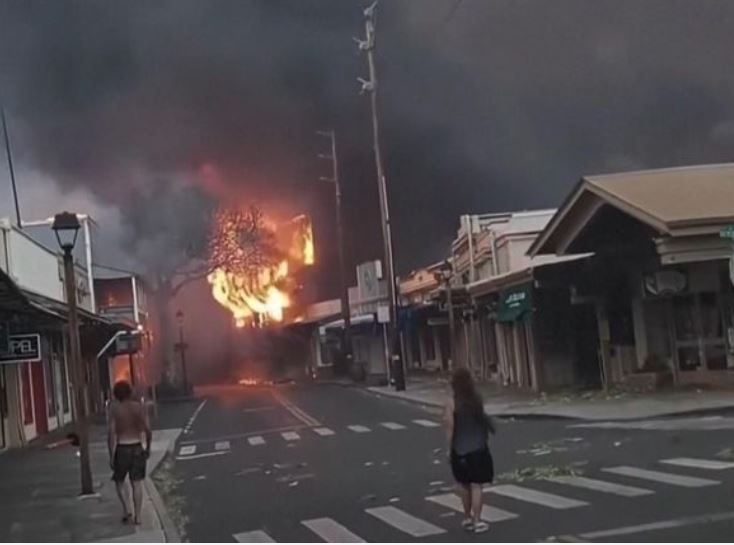 По меньшей мере 6 человек погибли в результате лесного пожара на гавайском острове Мауи