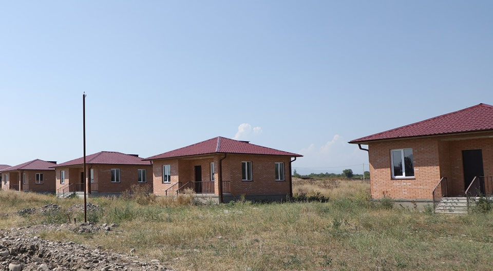 В селе Дзевера Горийского муниципалитета для беженцев построено 14 домов современного стандарта