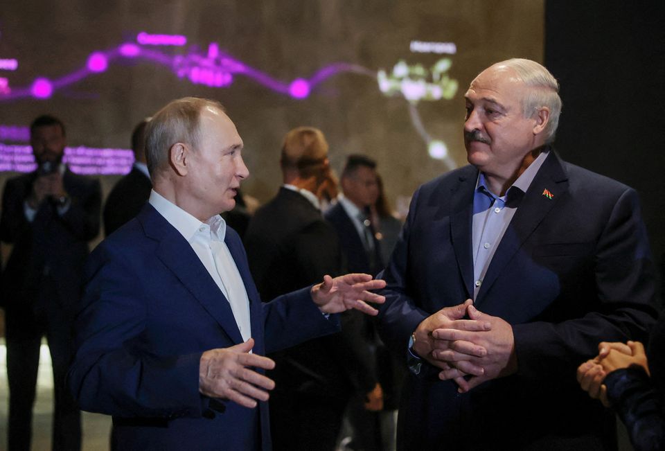 Александр Лукашенко - Беларусь мгновенно ответит на внешнюю агрессию, и не только ядерным оружием