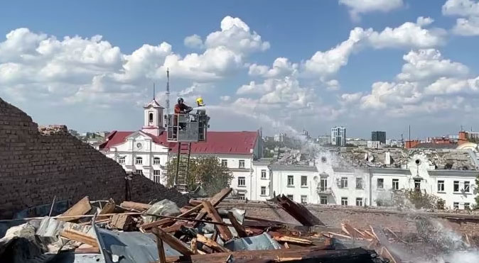 По данным украинских СМИ, в результате обстрела Россией города Чернигов семь человек погибли и 90 получили ранения