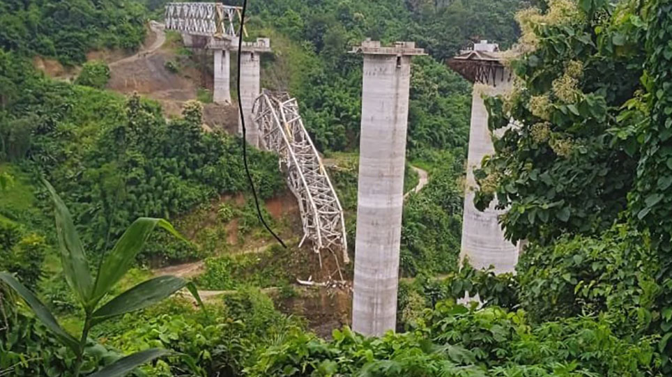 Հնդկաստանում կառուցվող կամրջի փլուզման հետեւանքով 17 մարդ է զոհվել
