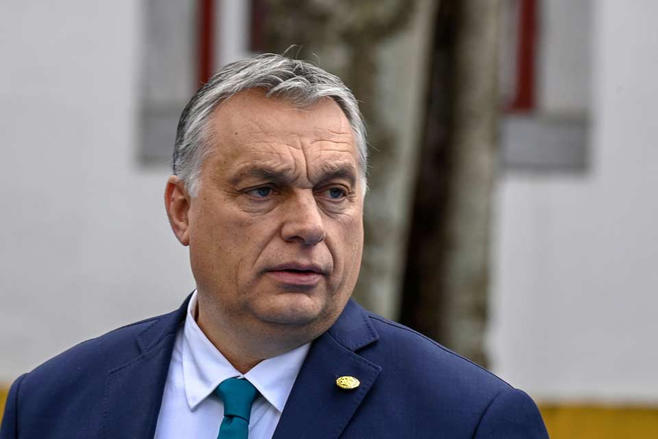 Виктор Орбан Франциа дыҟоуп