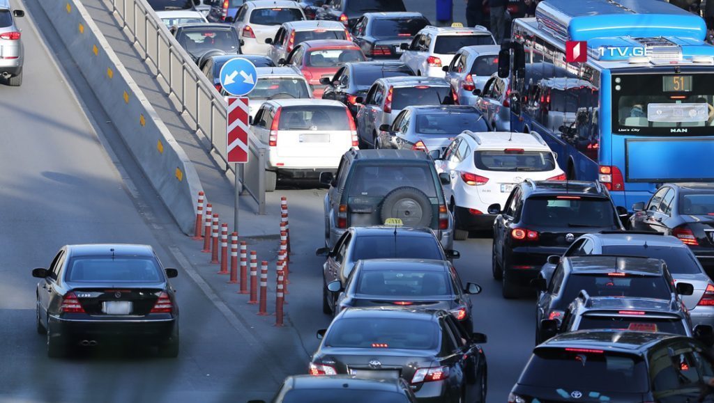 В Грузии с 4 сентября начинается контроль видимых выбросов автотранспорта на дорогах
