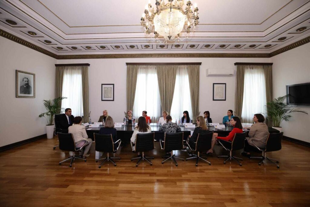 Շալվա Պապուաշվիլին հանդիպել է Արևելյան գործընկերության երկրների խորհրդարանների կին առաջնորդների ցանցի ներկայացուցիչների հետ